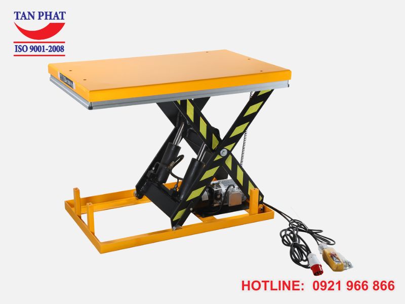 Bàn nâng thủy lực 700kg có giá bao nhiêu?