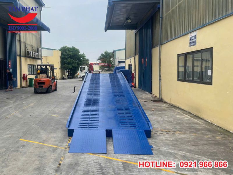 Cung cấp cầu lên container 8 tấn tại Hưng Yên