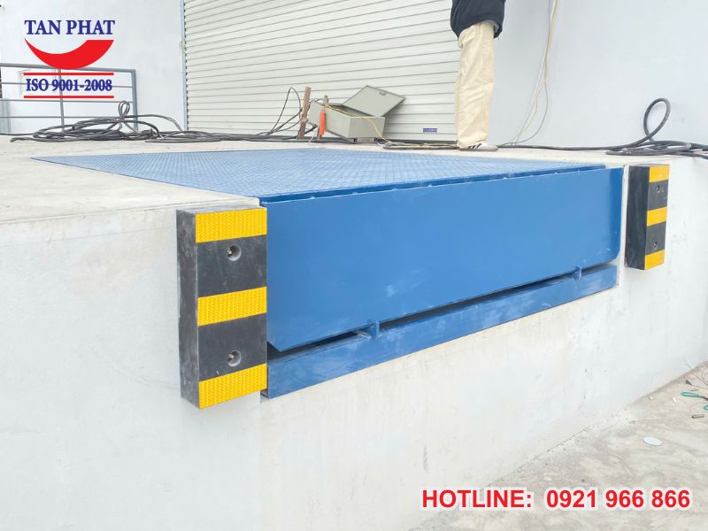 Giá dock leveler thủy lực bao nhiêu?