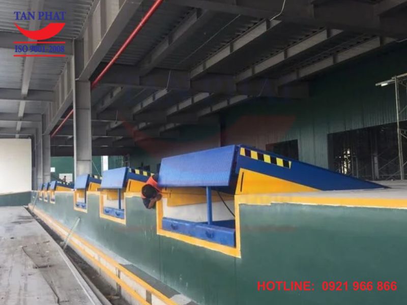 Automatic dock leveler 8 tấn