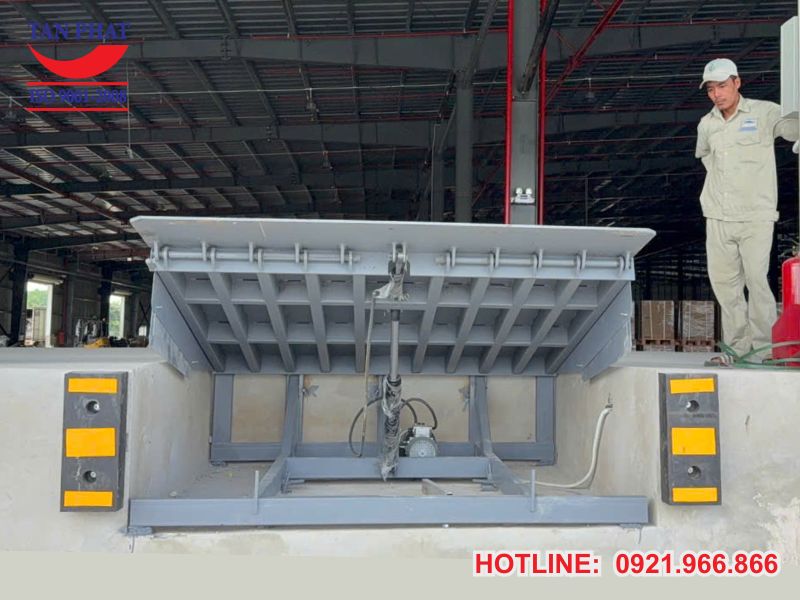 Dock leveler 6 tấn lắp đặt tại KCN Đồng Văn IV, Ninh Bình
