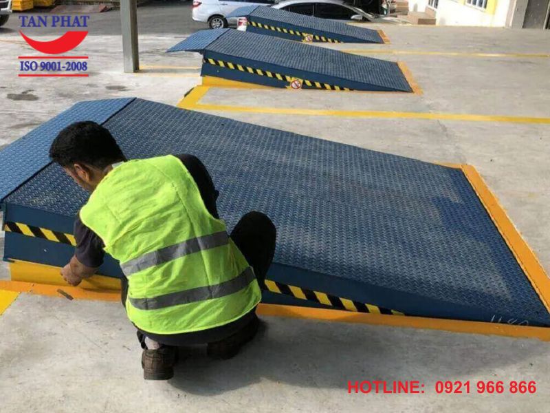 kiểm định sàn nâng hàng