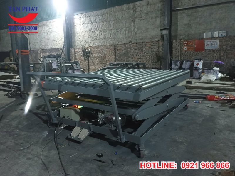 Bàn nâng thủy lực 400kg sản xuất, lắp đặt bởi Tân Phát