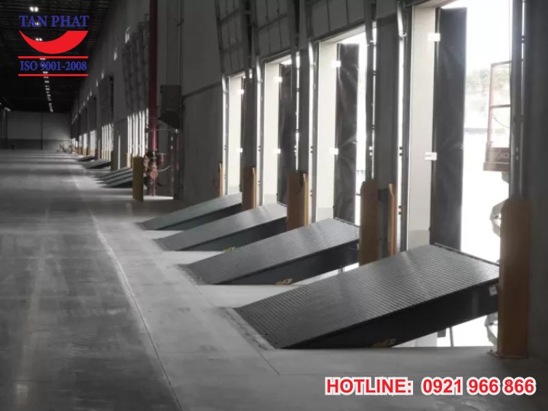 Ứng dụng thực tế của dock nâng hàng 13 tấn