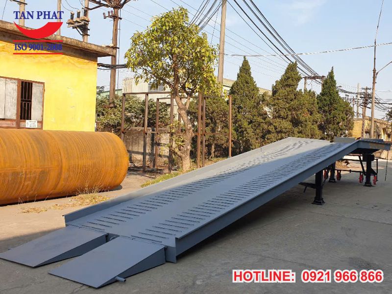 Bàn giao cầu dẫn xe nâng 10 tấn với kích thước 13x2.35m tại Đông Anh