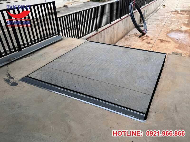 Dock leveler 6 tấn tại KCN Lương Sơn, Hòa Bình