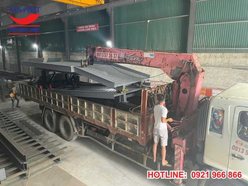 Tân Phát - Đơn vị sản xuất cầu dẫn xe nâng uy tín, chất lượng