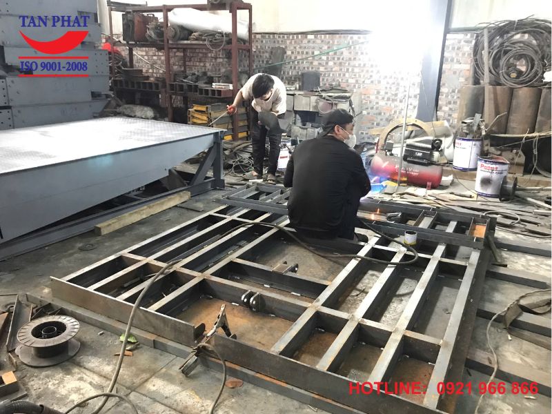 Tân Phát tiến hành sản xuất Dock Leveler 8 tấn