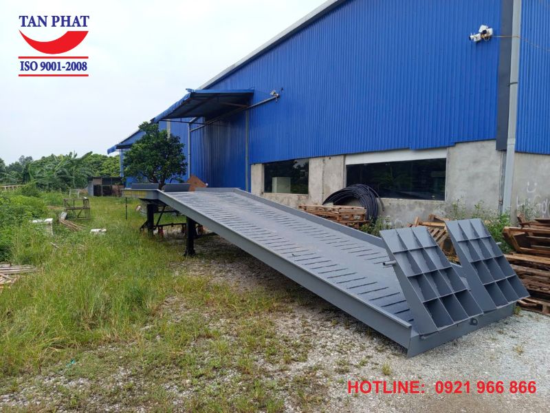 Cầu dẫn nâng hạ 8 tấn 11m bàn giao tại Vĩnh Phúc