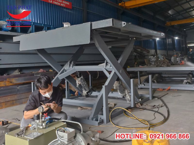 Hoàn thiện bàn giao bàn nâng thủy lực 8000kg