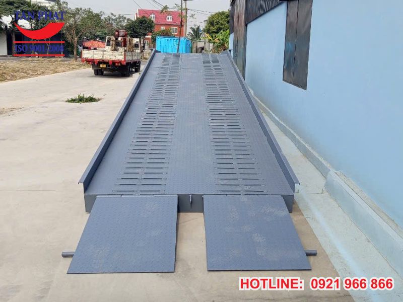 Hình ảnh thực tế: Cầu dẫn xe nâng 8 tấn bàn giao tại Ninh Bình