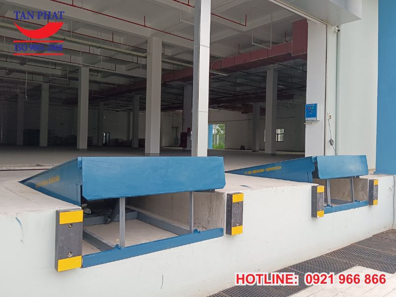 Dock Leveler mặt sàn 2500x1800mm