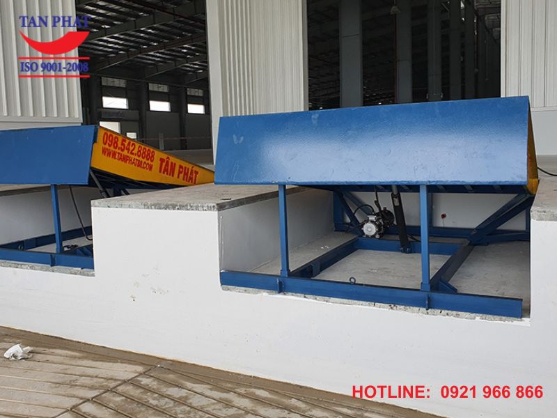 Sàn nâng thủy lực Tân Phát