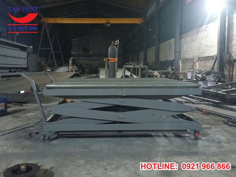 Bàn Giao Bàn Nâng Thủy Lực 500kg 1800x1400mm tại Long Biên