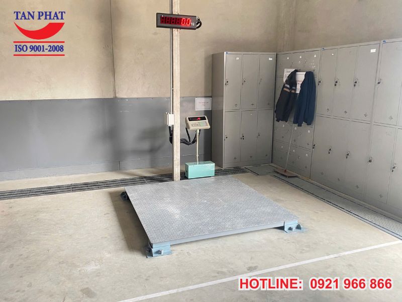 Cân sàn điện tử 1.5 tấn sở hữu độ bền bỉ cao, cung cấp kết quả cân đo chính xác, đáng tin cậy