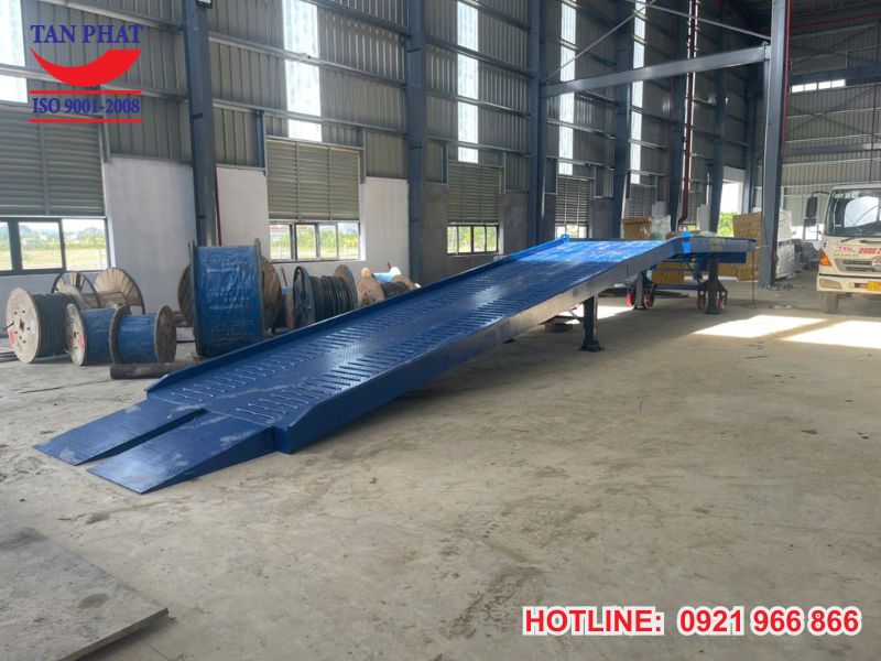 Bàn giao cầu dẫn xe nâng tại Ninh Bình