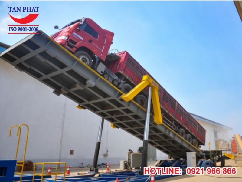 Bàn nâng đổ liệu 200 tấn Tân Phát