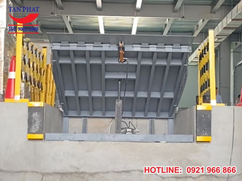Ưu điểm nổi bật của dock leveler mặt sàn 2700x2100mm