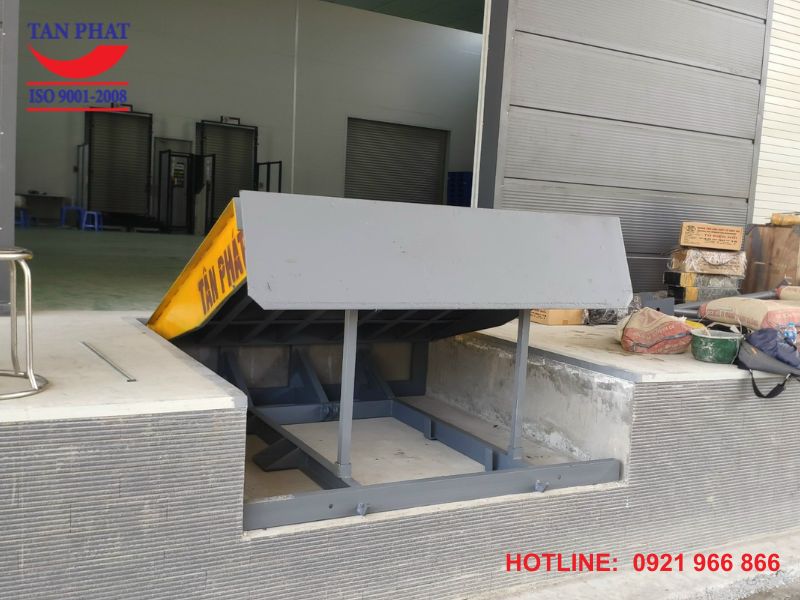 Sàn nâng thủy lực có cần kiểm định không?