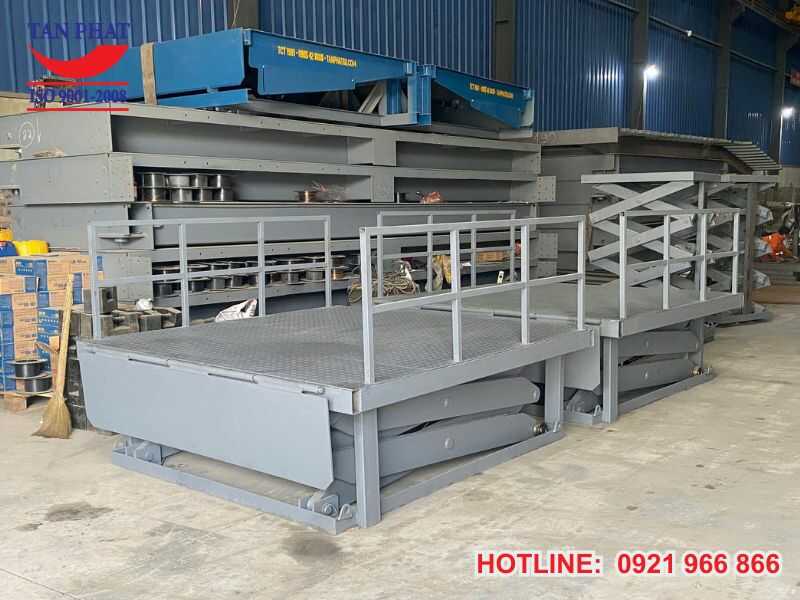 Bàn Nâng Thủy Lực Dùng Trong Nhà Xưởng