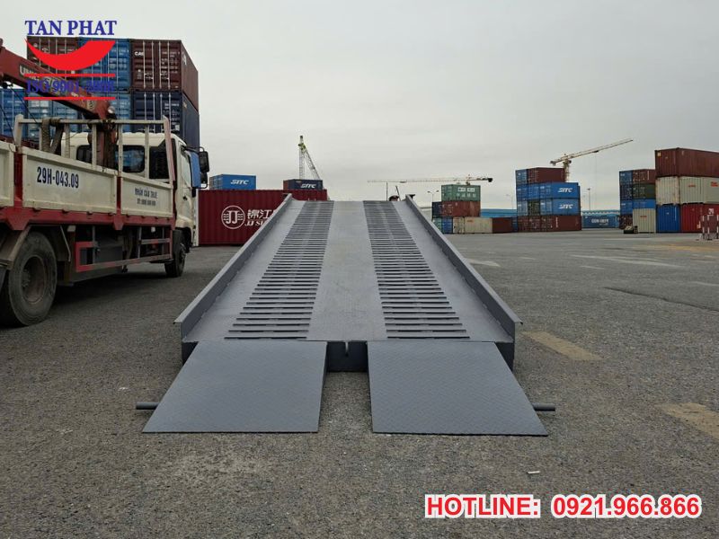 Bàn giao cầu dẫn xe nâng 8 tấn tại Quảng Ninh