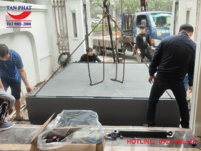 Nhân công lắp đặt và giá dock leveler