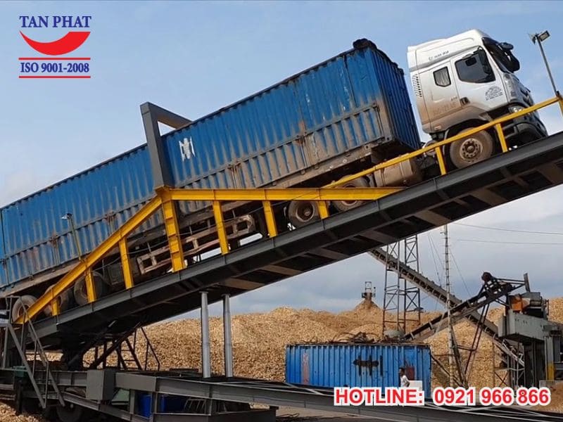 Bàn nâng đổ liệu giúp nâng cao năng suất lao động