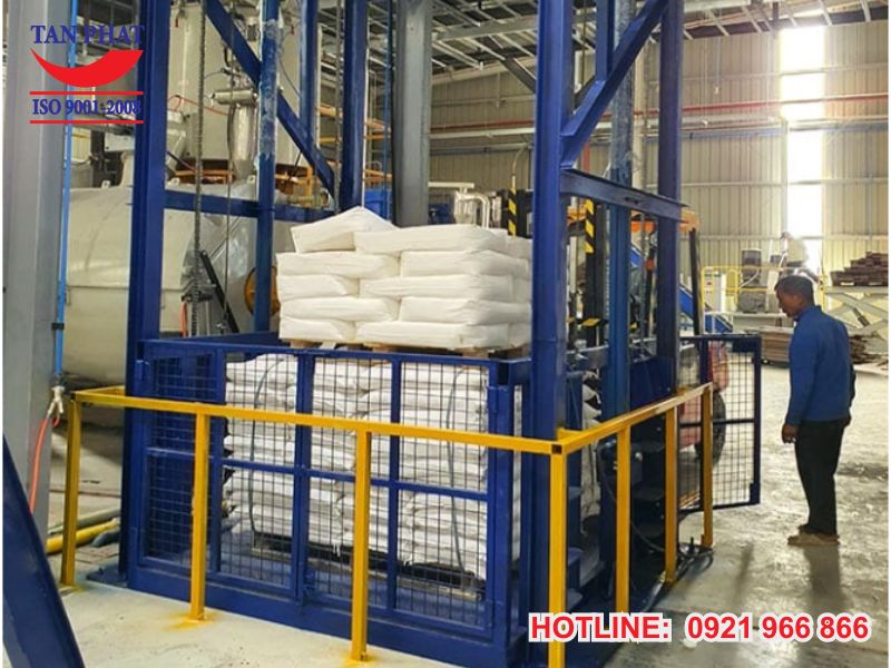 Thang nâng thủy lực 3 tấn nâng hạ êm mượt