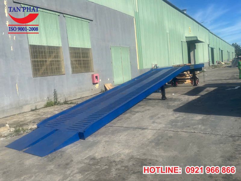 Hình ảnh thực tế bàn giao cầu container tại Hải Phòng