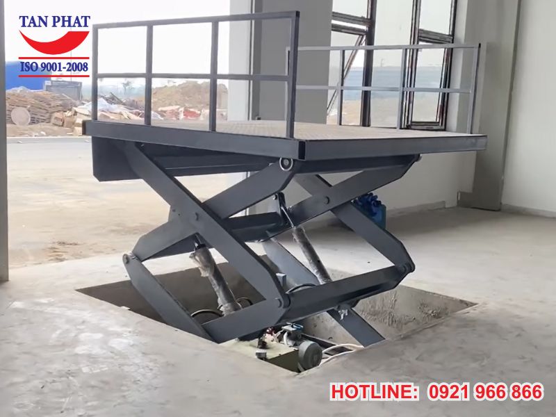 Ứng dụng thực tế của bàn nâng thủy lực 2 tấn âm nền