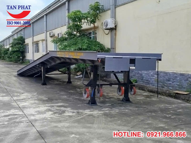 Hình ảnh cầu dẫn xe nâng tại Thái Bình