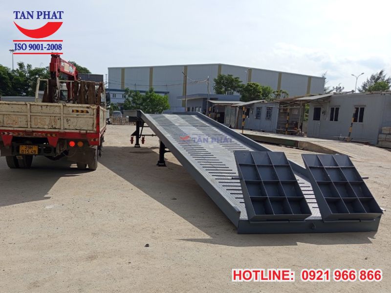 Hình ảnh thực tế: cầu dẫn xe nâng 8 tấn 13x2.35m