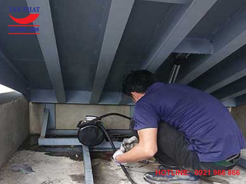 Tiến hành sửa chữa dock leveler