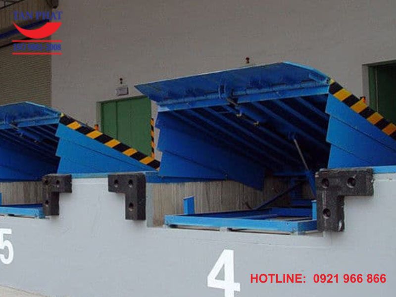Automatic dock leveler 8 tấn giá tốt