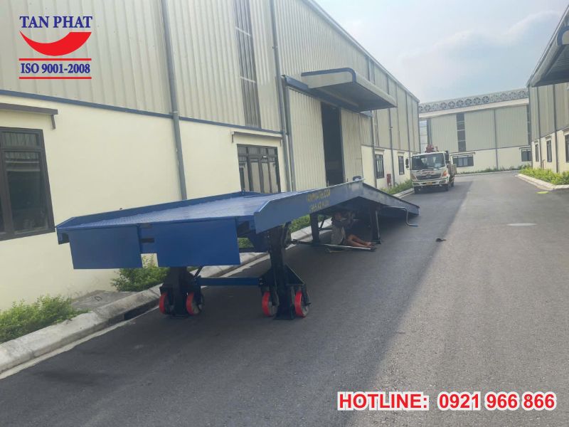 Nên đặt mua cầu dẫn xe nâng ở đâu uy tín, giá tốt