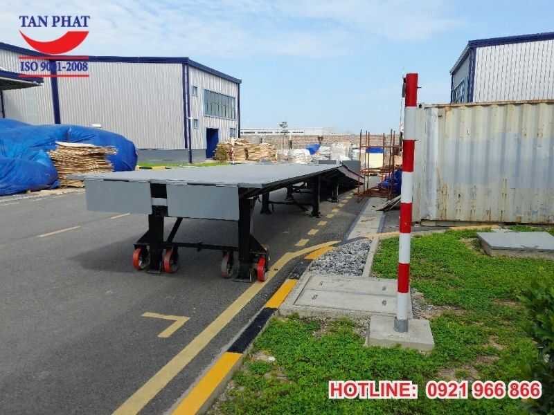 Bàn giao cầu lên container 8 tấn thiết kế đặc biệt