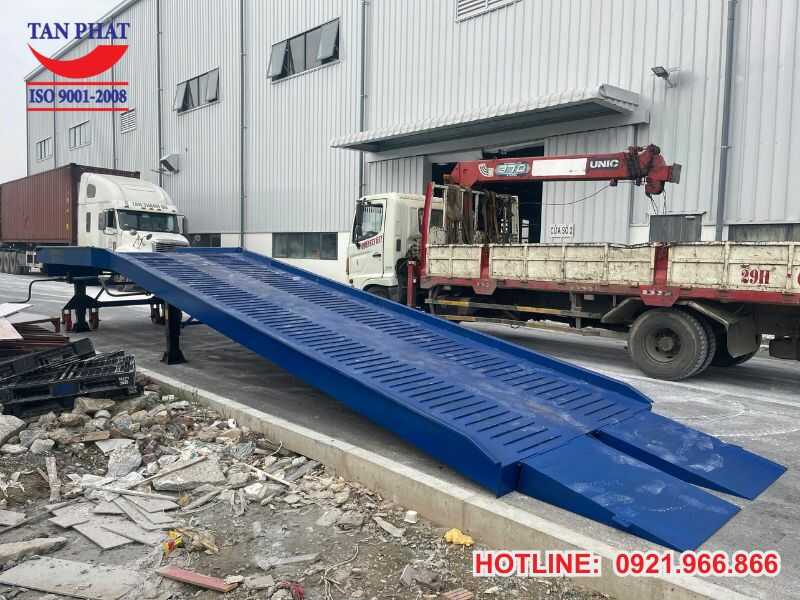 Bàn giao cầu dẫn xe nâng tại Hà Nam