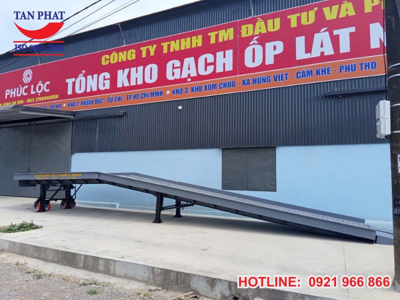 Cầu dẫn với kích thước 13x2.35m có độ dốc an toàn