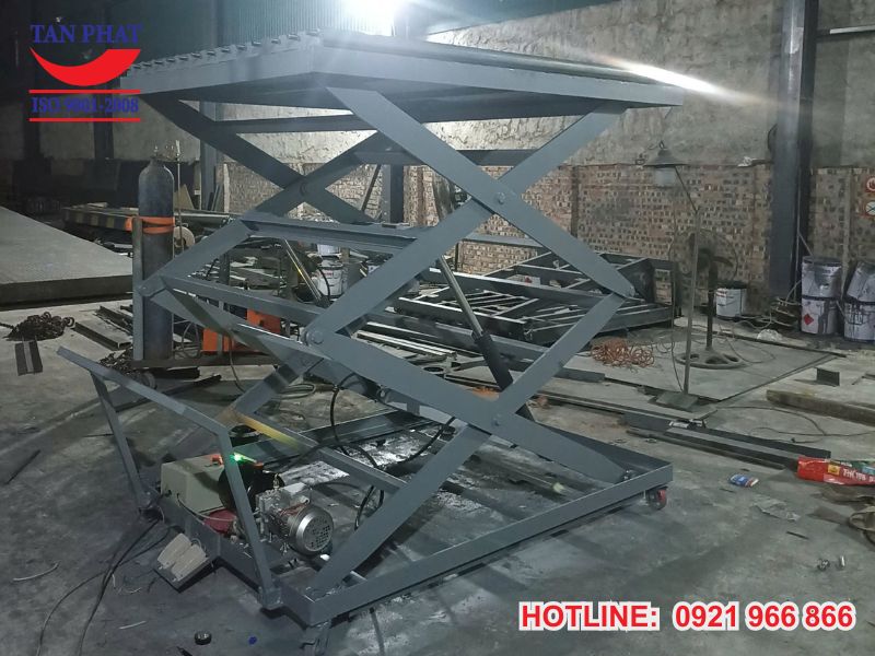 Khung nâng hạ bàn nâng với chiều cao nâng tối đa 2000mm