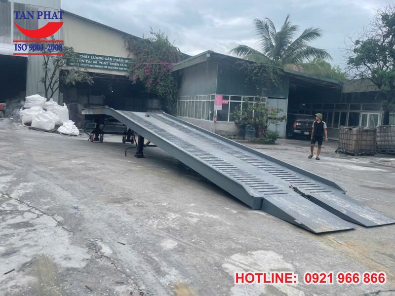 Cầu Dẫn Xe Nâng – Giải Pháp Linh Hoạt Cho Mọi Kho Hàng