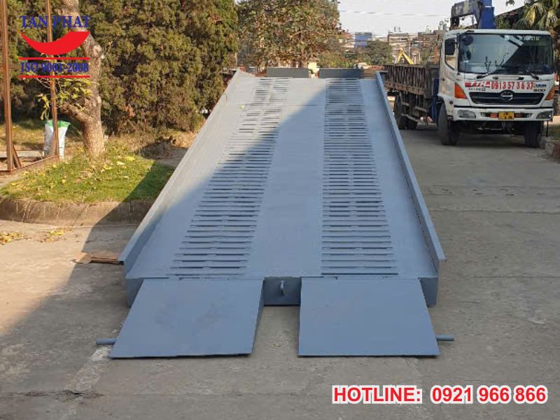 Cầu dẫn xe nâng 10 tấn được bàn giao