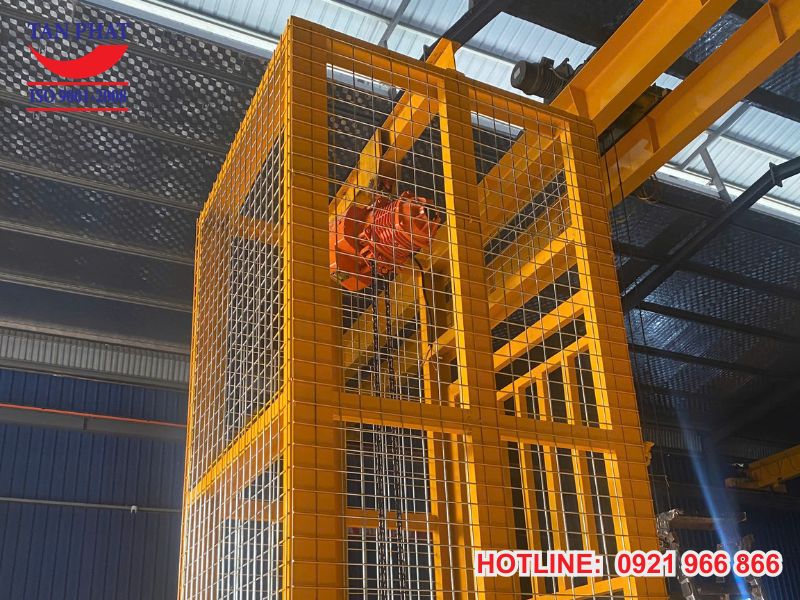 Máy kéo thang nâng hàng 500kg