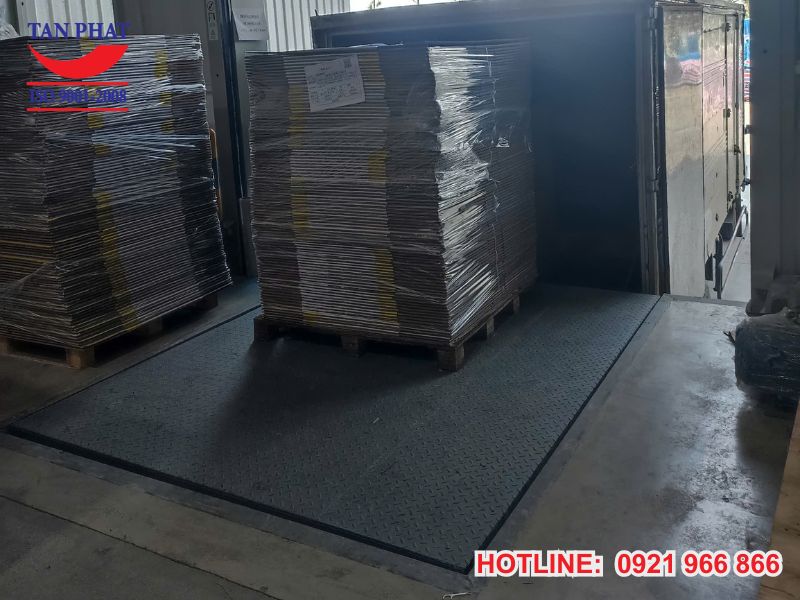 Bàn nâng vận hành thực tế tại nhà máy