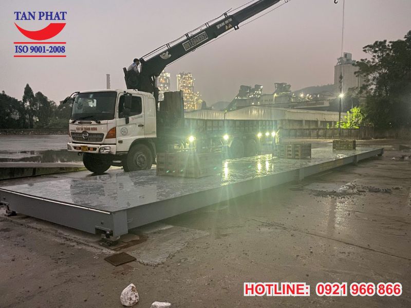 Cấu trúc bàn cân bao gồm 3 module thép dầm U, mặt bàn dày 10mm