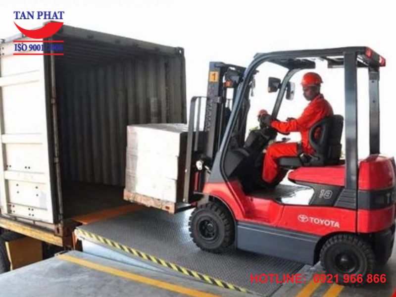 Sàn nâng thủy lực giúp tối ưu hóa quy trình luân chuyển hàng hóa tại kho.