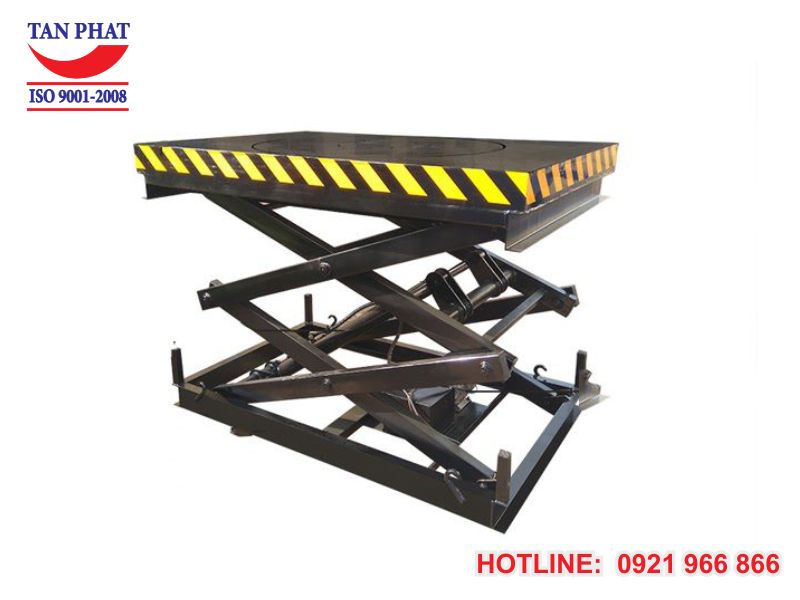 Máy nâng hàng hóa tải trọng bao nhiêu?