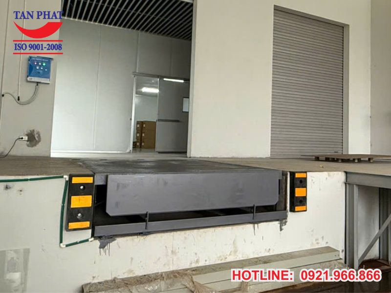 Hình ảnh thực tế dự án dock leveler 8 tấn tại Ninh Bình