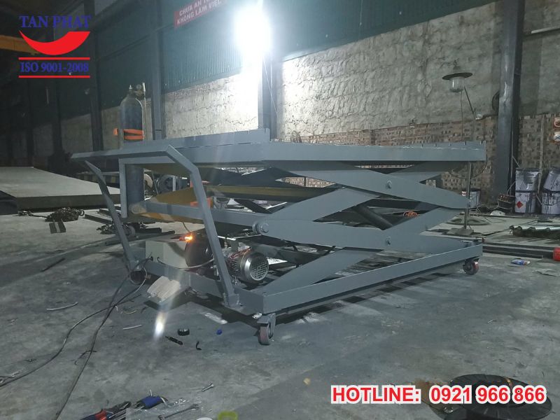 Bàn nâng hạ thủy lực di chuyển