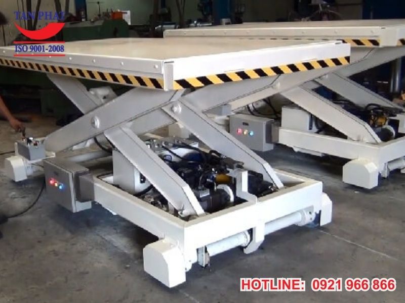 Bàn nâng với thiết kế linh hoạt, đáp ứng mọi nhu cầu