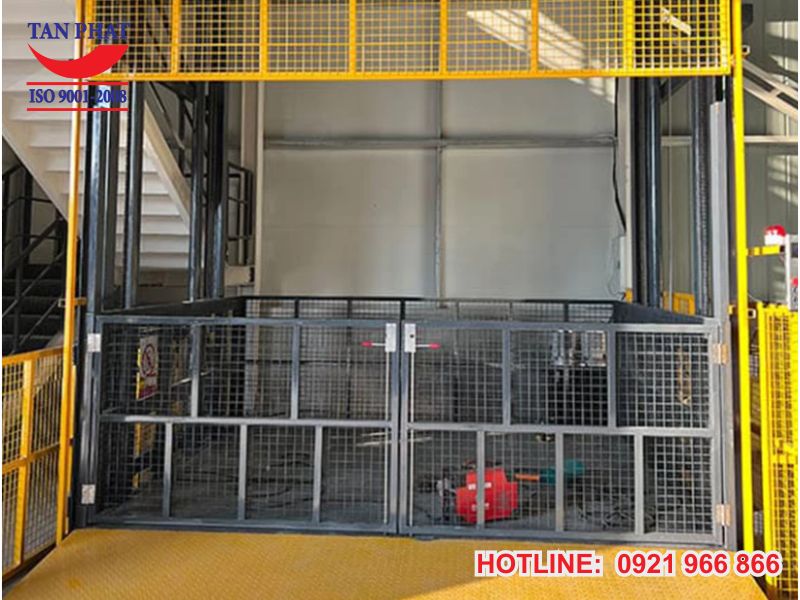 Thang nâng 4 trụ chất lượng, giá tốt